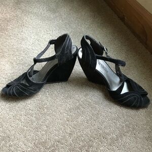 Seychelles black suede wedge sandal-size 8.5